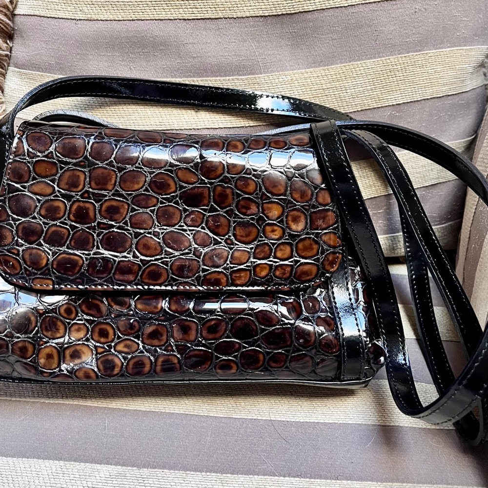 Elegant Black and Brown Crocodile Pattern Women's Bag